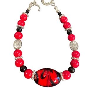 ✔️✔️Elegant Red and Black Beaded Bracelet